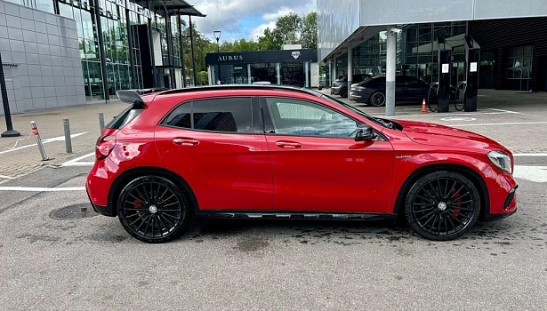 Mercedes-Benz AMG GLA 45 4MATIC Внедорожник Особая серия (381 л.с.) фото 26
