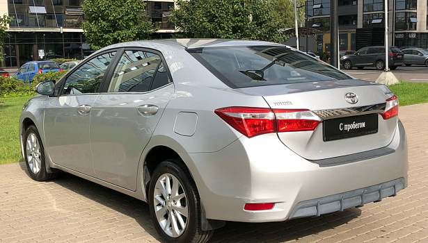 Toyota Corolla 1.6 4WD Седан Стиль Плюс (122 л.с.) фото 4