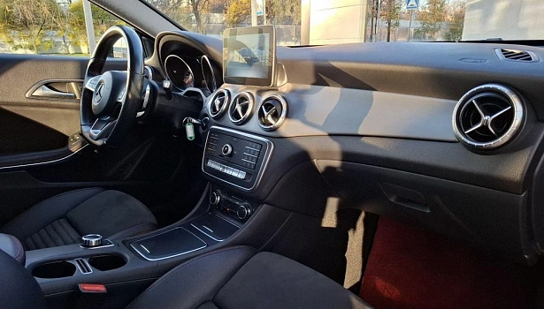 Mercedes-Benz CLA 250 4MATIC Купе Sport (211 л.с.) фото 10