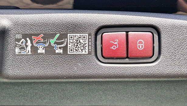 Mercedes-Benz E 2.0d 4MATIC Седан (197 л.с.) фото 23