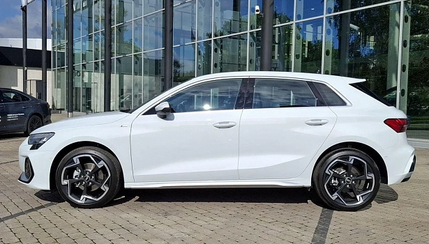 Audi A3 1.5 4WD Хэтчбек (160 л.с.) фото 3