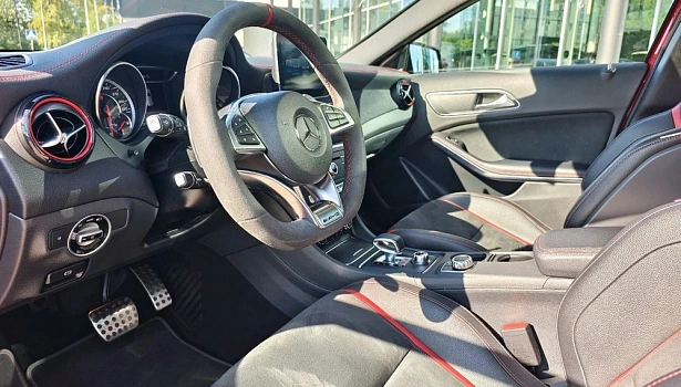 Mercedes-Benz AMG GLA 45 4MATIC Внедорожник Особая серия (381 л.с.) фото 10